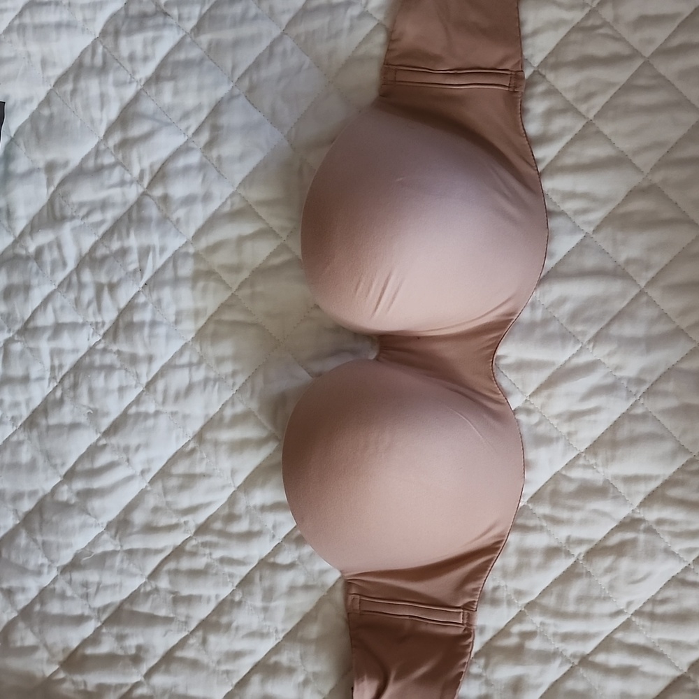 NWOT VICTORIA’S SECRET Body by Victoria Lined Strapless BRA 32DDD